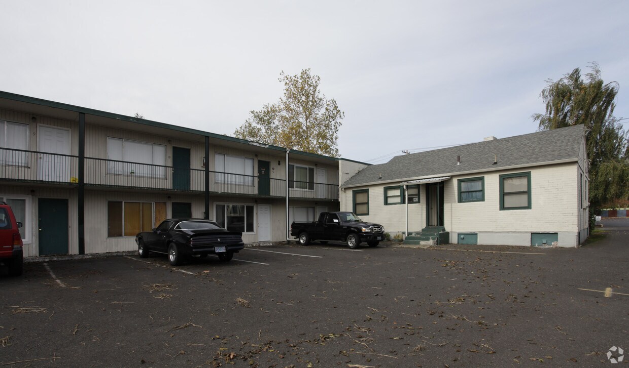 Foto del edificio - Raymond Apartments