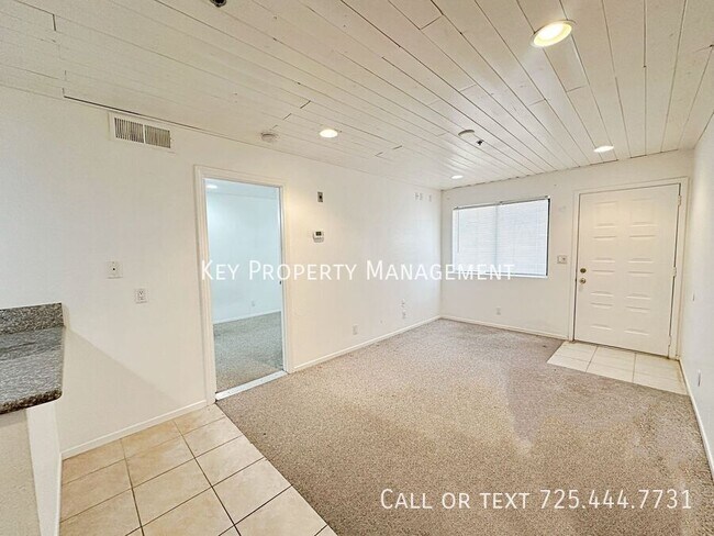 Building Photo - %1381 University Ave-#102