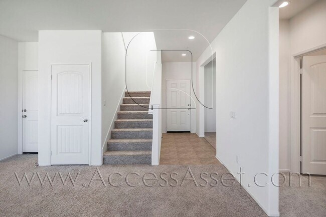 Building Photo - Stunning 4 Bed/3 Bath Two-Story Home In He...