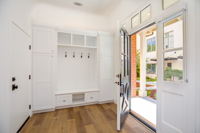 Building Photo - 168 Lottie Ln