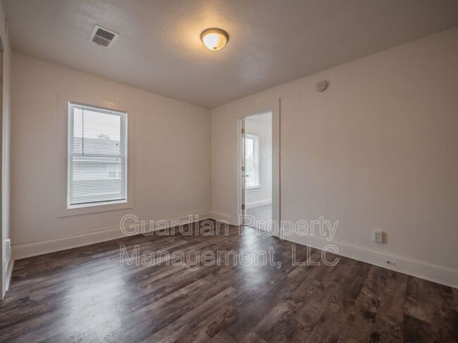 Foto del edificio - 108 N Buchanan St