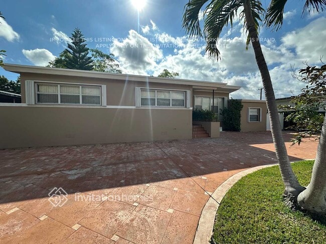 Building Photo - 8480 SW 33rd Terrace