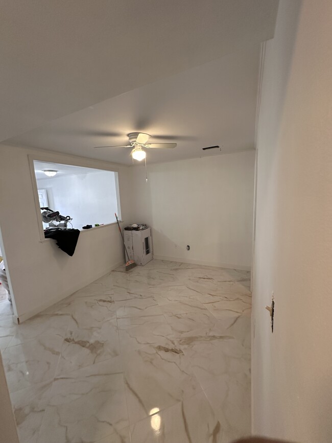 Building Photo - 127 Surfside Plz