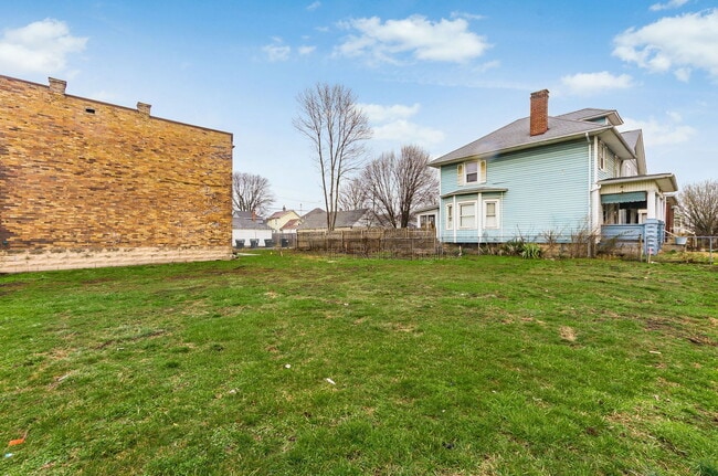 Building Photo - 1044 Sullivant Ave