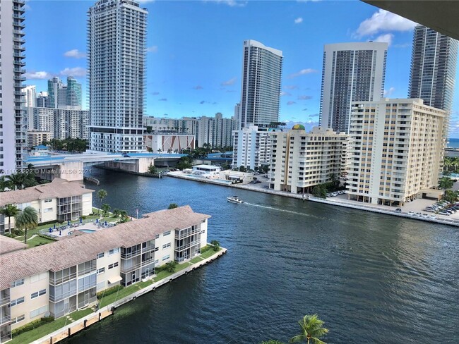 Building Photo - 100 Golden Isles Dr