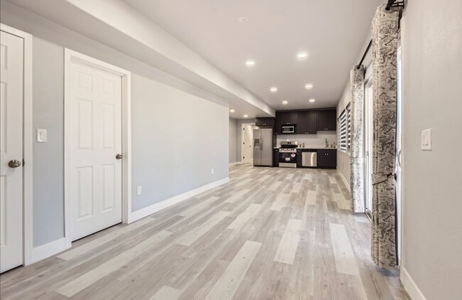 Foto del edificio - 15721 E Lake Cir