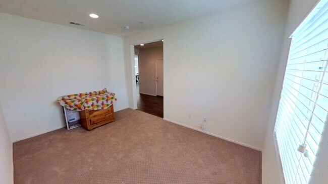 Building Photo - Beautiful 4 Bedroom 2 Bathroom Single Stor...