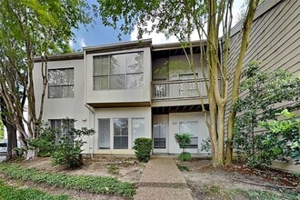 Building Photo - 2100 Tanglewilde St