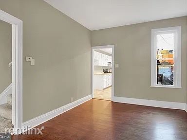 Building Photo - 5 br, 1 bath Townhome - 826 West Poplar St...
