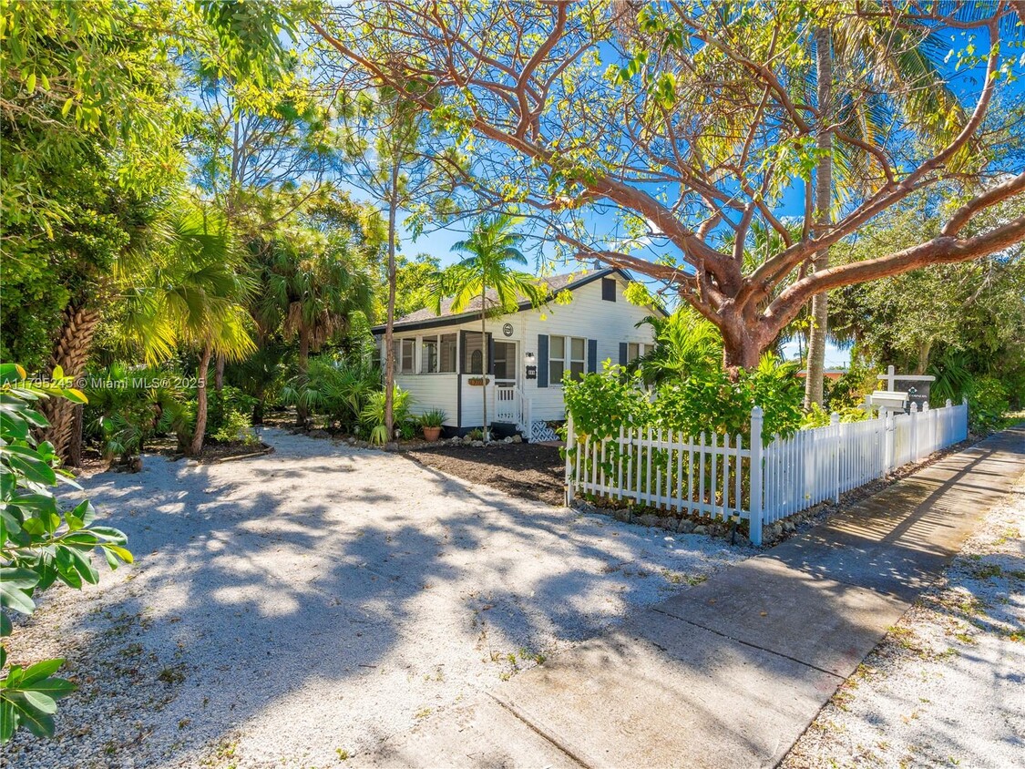 Primary Photo - 229 SW 3rd Pl