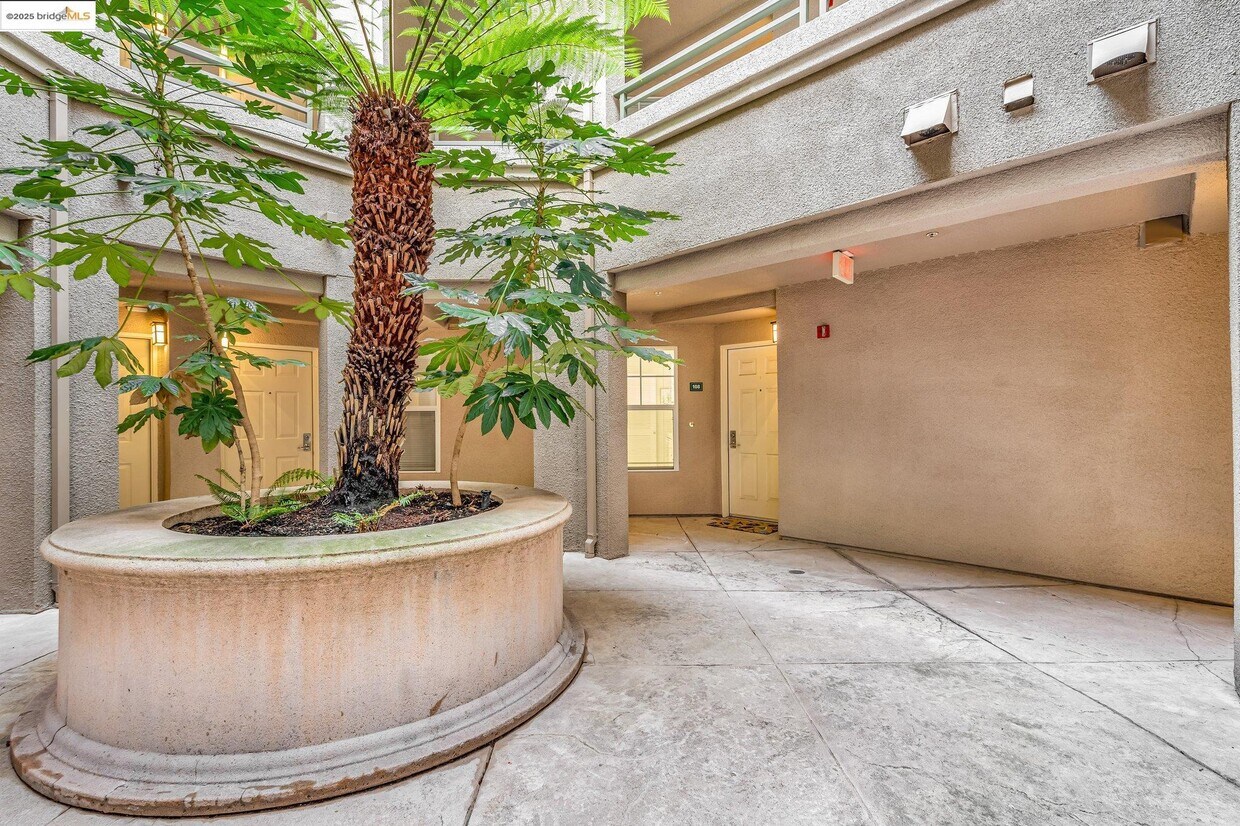 Primary Photo - 300 Caldecott Ln