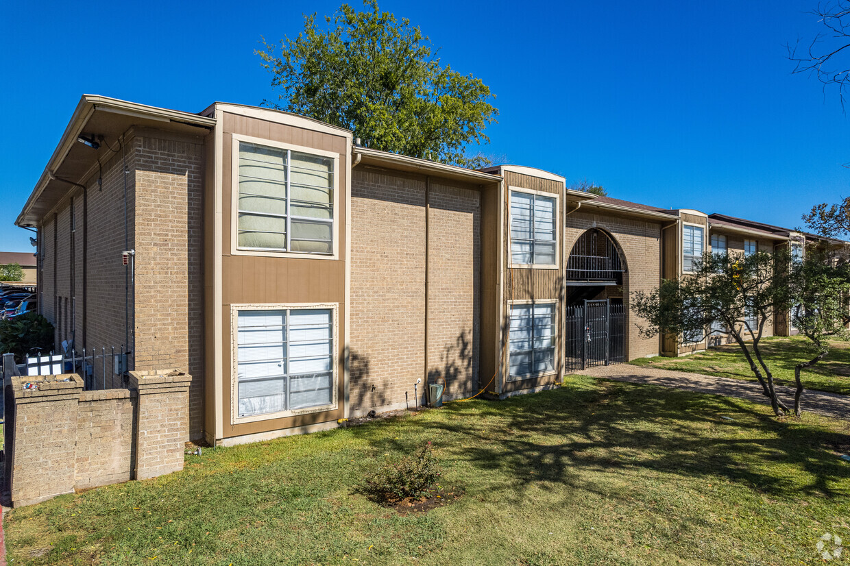 Primary Photo - Cliffbrook Condos