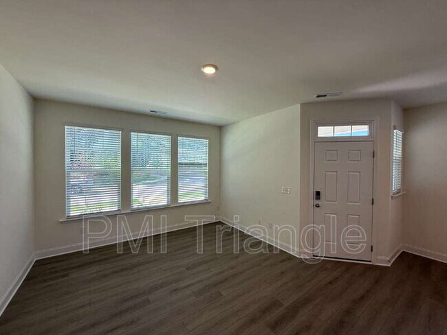 Foto del edificio - 6401 Granite Quarry Dr