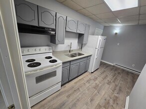 Building Photo - 518 Moen Ave