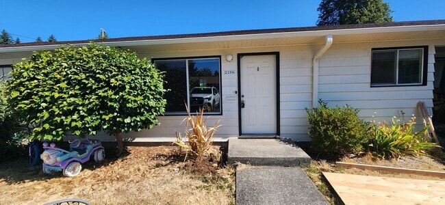 Building Photo - 2208-2208 NE 80th Ave
