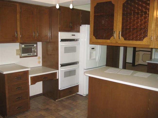 Building Photo - 6811 White Pine Dr