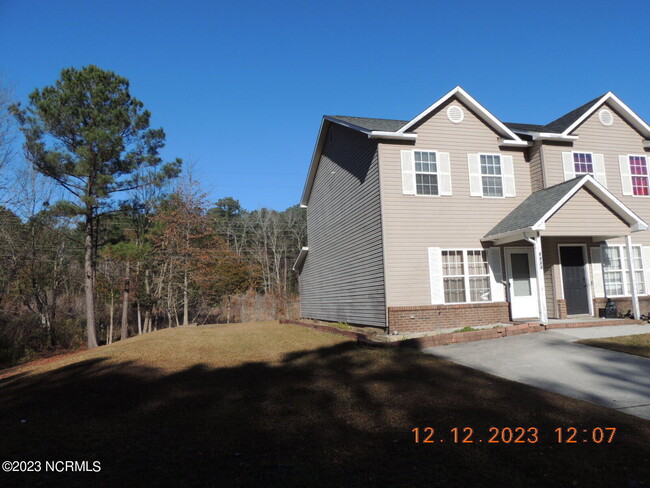 Building Photo - 1203 Pueblo Dr
