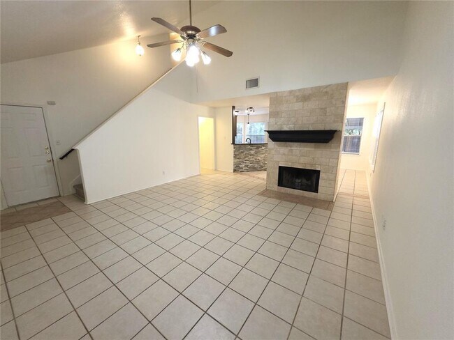 Foto del edificio - 1600 Hollow Tree Blvd