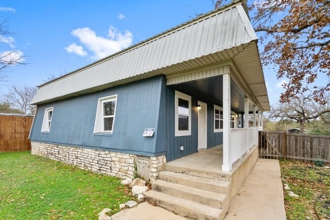Building Photo - 1302 S Quinlan Park Rd