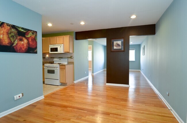 Foto del edificio - 5953 N Kenmore Ave