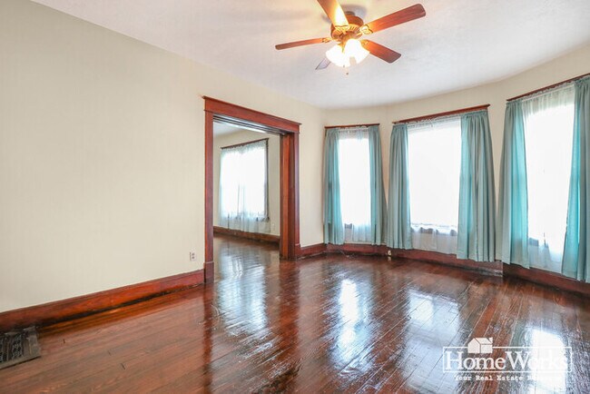 Foto del edificio - 1821 Kemble Ave