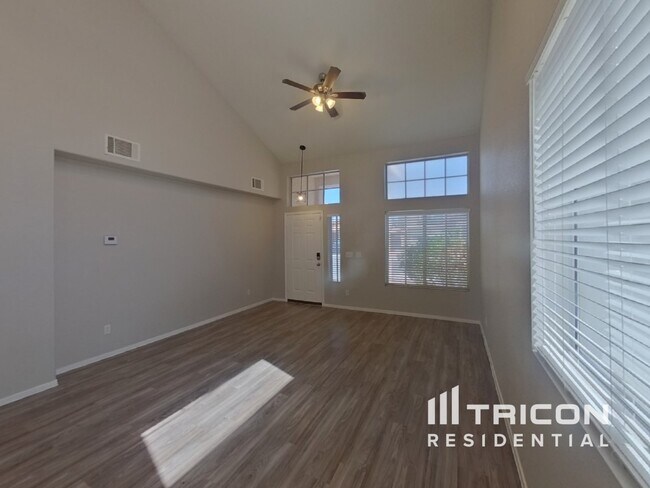 Foto del edificio - 5301 Fall Meadows Ave