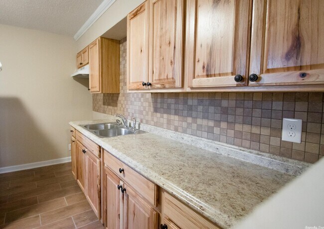Building Photo - 6610 E Wakefield Dr