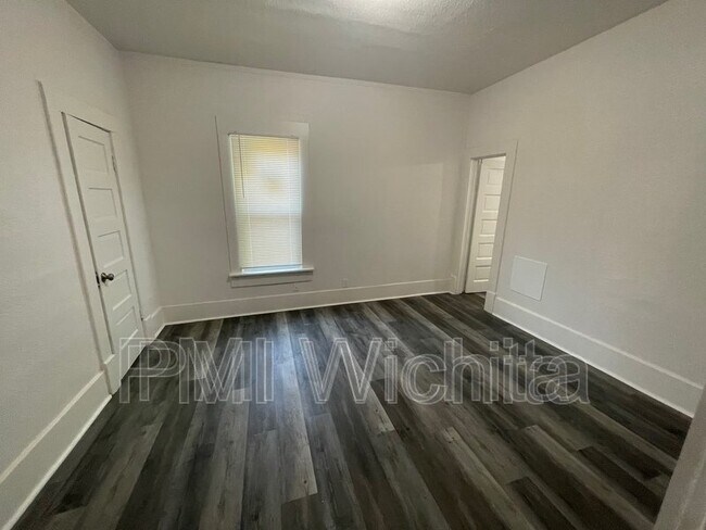 Foto del edificio - 202 N Ash St