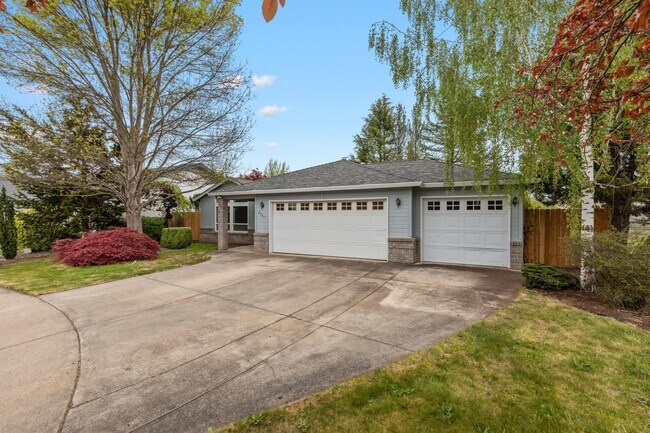Building Photo - 2247 Martin Dr