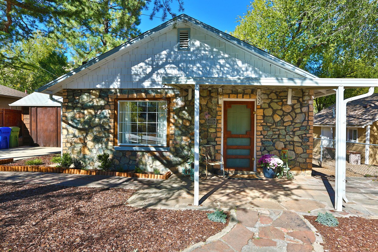 Primary Photo - 1532 Oregon Ave