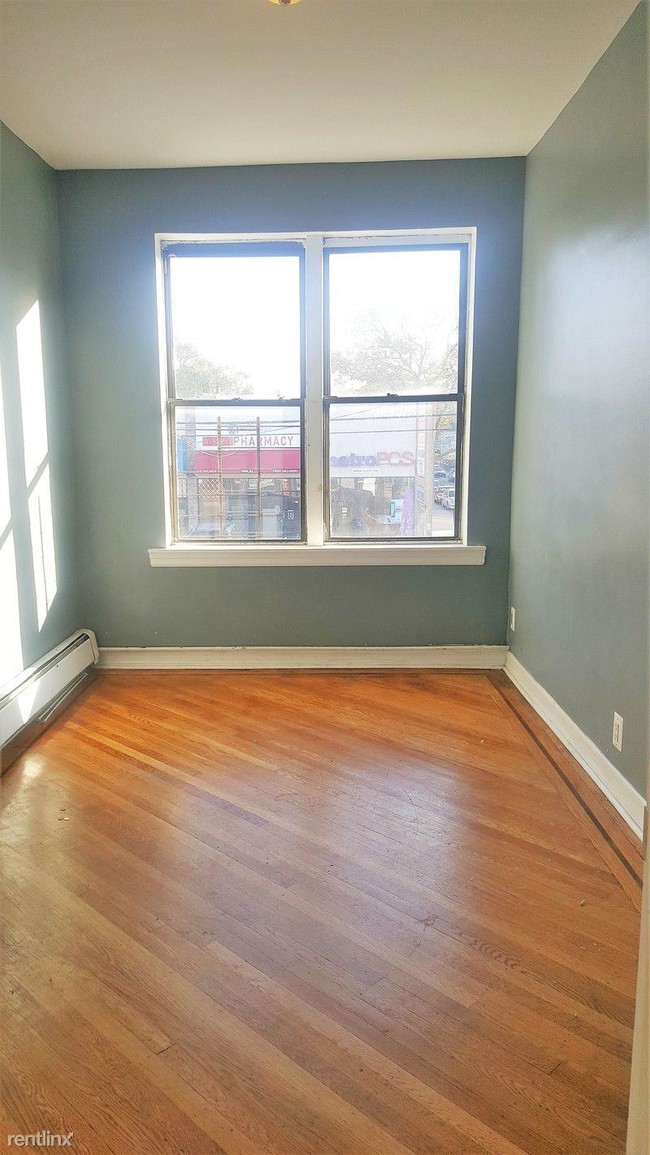 Building Photo - 223 E 34th St