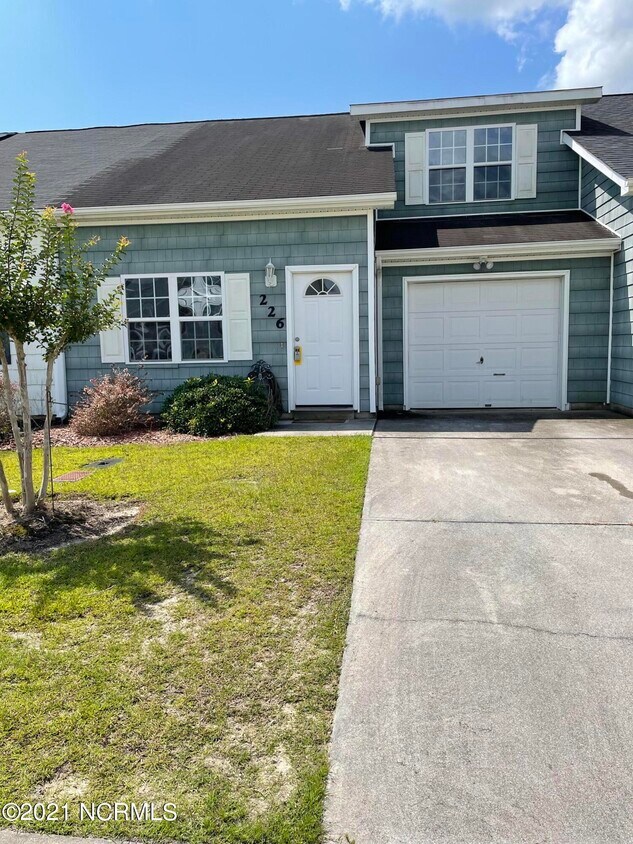 226 Jessie Cir, Hubert, NC 28539 Townhouse for Rent in Hubert, NC