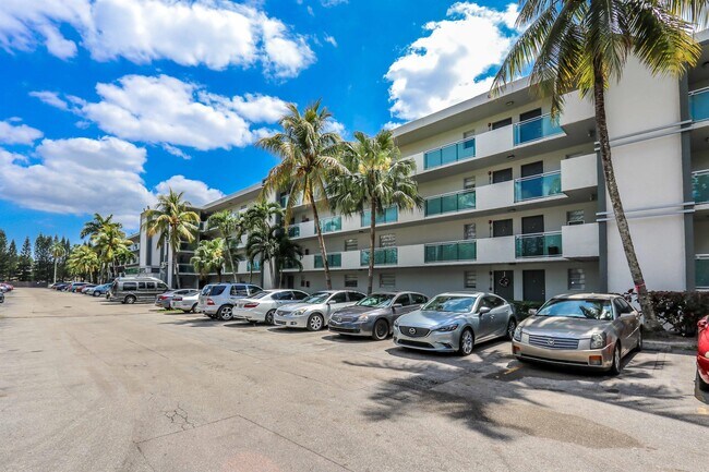 Foto del edificio - 8481 Springtree Dr