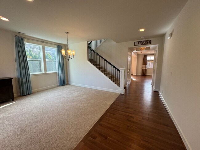 Foto del edificio - Quiet 4 bed, 2.75 bath + Den home in Claremont community in Highland Renton
