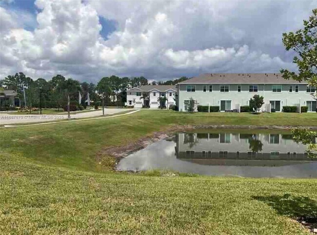 Foto del edificio - 551 Rivergrass St