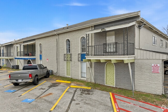 Building Photo - Parkgreen on Gessner