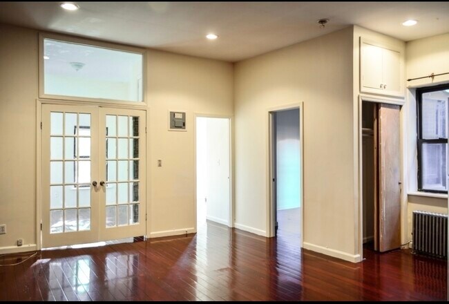 Foto del edificio - 115 Carlton Ave