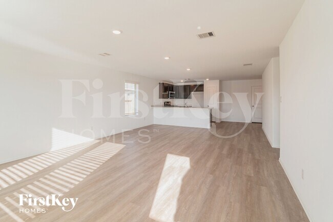 Foto del edificio - 453 Maple Bnd Ln