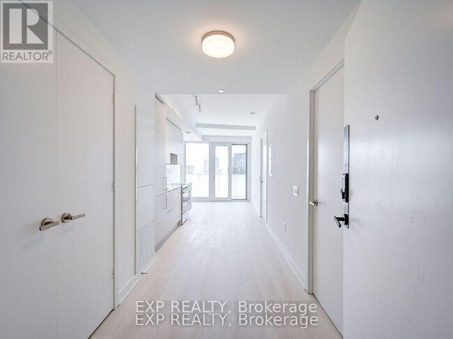 Photo du bâtiment - 3900 Confederation Pkwy