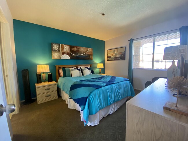 Building Photo - 2700 Golf Club Dr