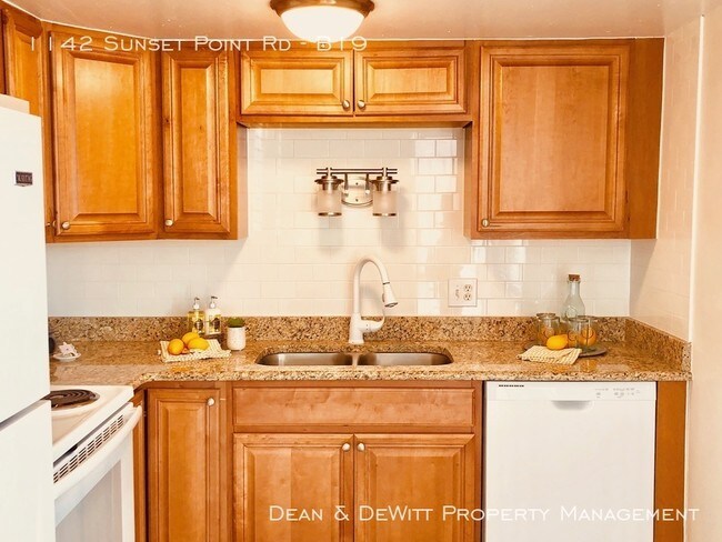 Foto del edificio - 1142 Sunset Point Rd