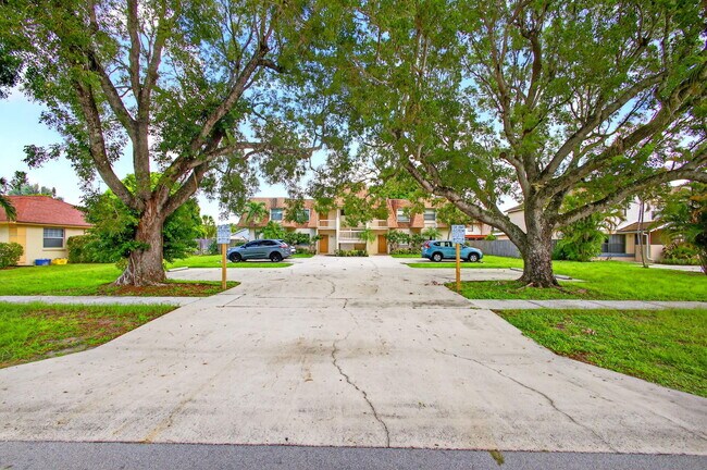 Foto del edificio - 1580 Montauk Dr