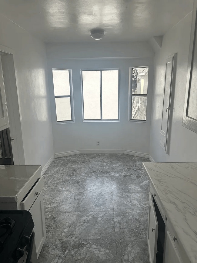 Dining Area - 6609 1/2 Brynhurst Ave