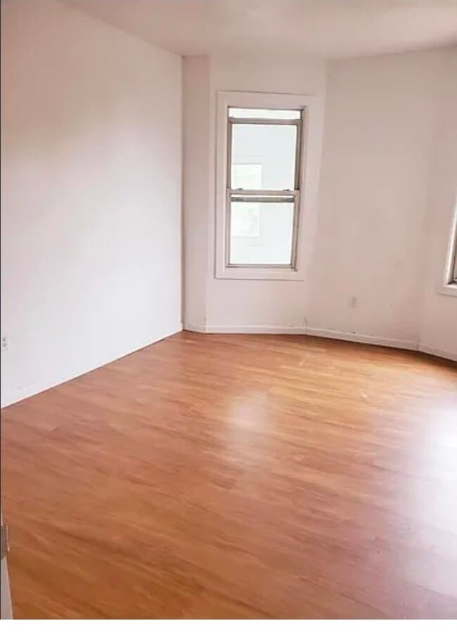 Building Photo - 36 Yates Ave