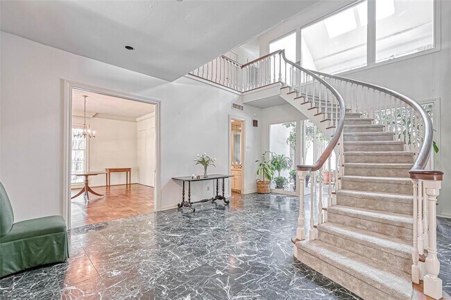 Building Photo - 2107 Bellmeade St