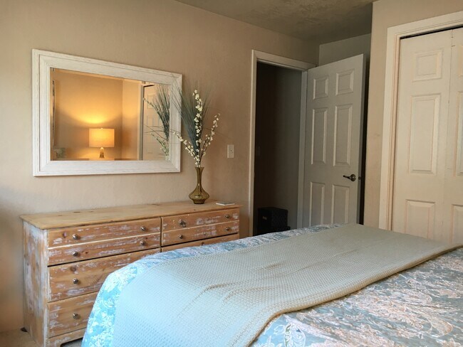 Foto del edificio - 1344 Benjamin Ct