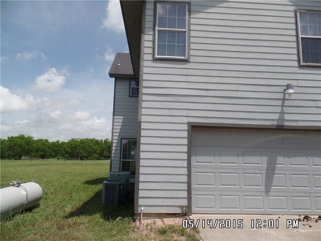 Building Photo - 523 Fox Ln