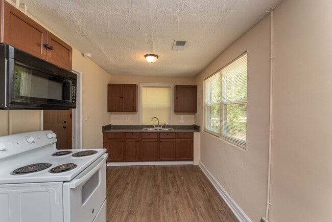 Foto del edificio - $950 - 3 bed/1 bath single-family home for rent, all electric! - Section 8 welcome!