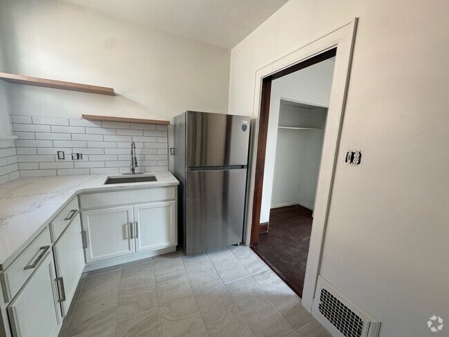 Building Photo - 3745 Saint Lawrence Ave