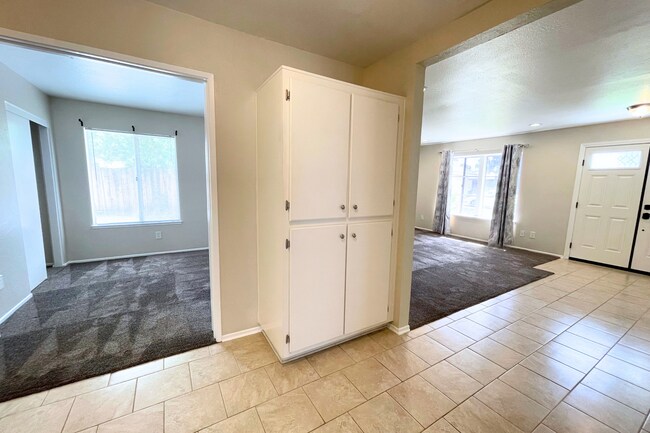 Foto del edificio - 4 Bed/2 Bath | Plus Office/Den | Single St...